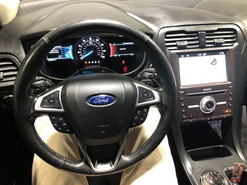 Used 2017 Ford Fusion Titanium image 23