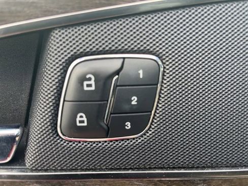 Used 2020 Lincoln Nautilus Reserve image 11