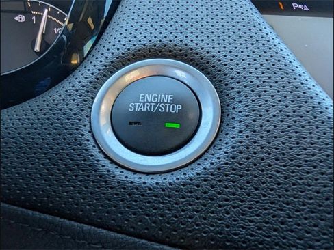 Used 2019 Cadillac XT5 FWD image 11