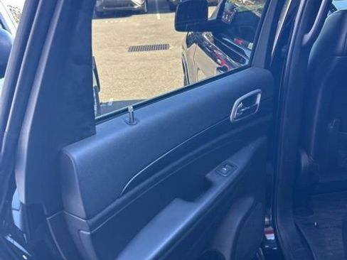 Used 2020 Jeep Grand Cherokee Altitude image 11