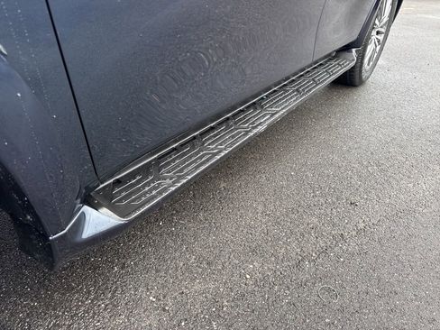 Used 2021 Nissan Armada SL w/ Captain's Chairs Package image 17