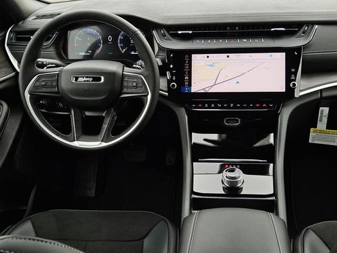 New 2026 Jeep Grand Cherokee Altitude RWD image 31