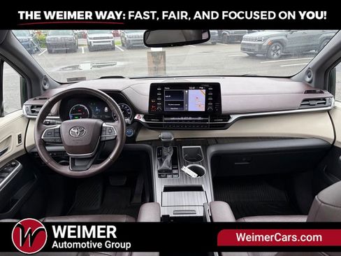 Used 2021 Toyota Sienna Platinum AWD/4WD image 13