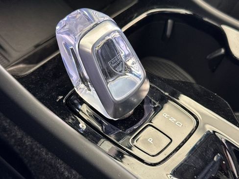 Certified 2025 Volvo XC40 B5 Plus image 21