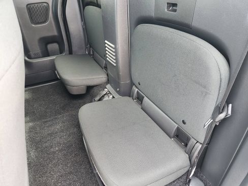 Used 2025 Nissan Frontier SV RWD image 33