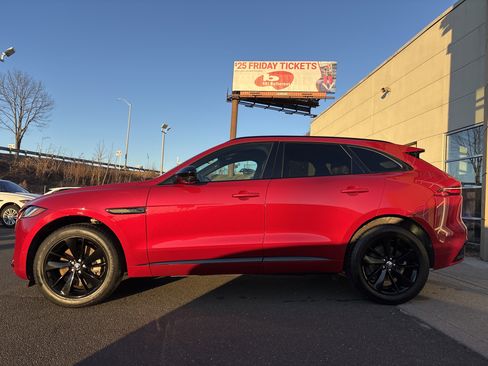 Certified 2026 Jaguar F-PACE R-Dynamic S image 4