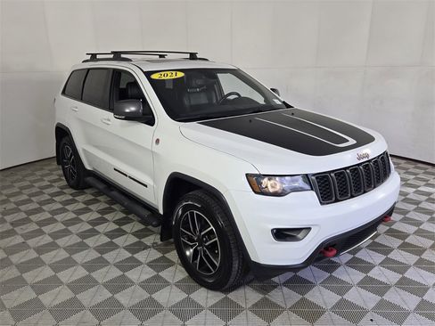 Used 2021 Jeep Grand Cherokee Trailhawk image 2