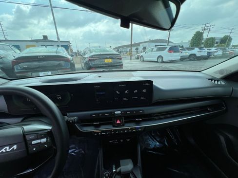 Used 2025 Kia K4 FWD image 38