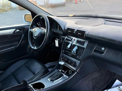 Used 2006 Mercedes-Benz C 230 Sedan w/ Sunroof Pkg image 10