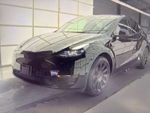 Used 2025 Tesla Model Y Long Range AWD/4WD image 2