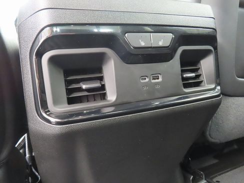 Used 2025 GMC Sierra 2500 AT4X image 11