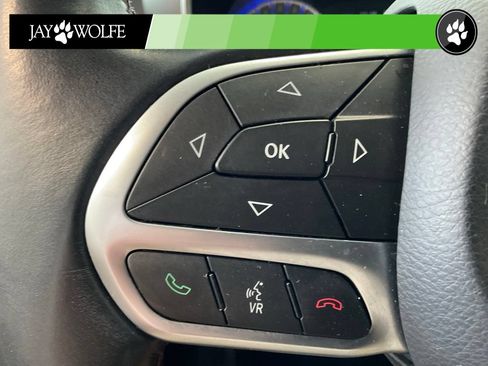 Used 2017 Chrysler Pacifica Touring-L FWD image 12