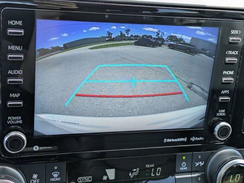 Used 2021 Toyota Highlander XLE AWD/4WD image 26