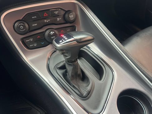 Used 2019 Dodge Challenger R/T w/ Driver Convenience Group RWD image 16