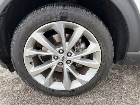 Used 2022 Ford Explorer Platinum image 10