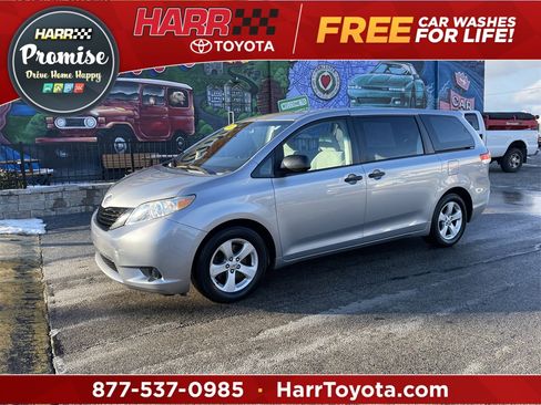 Used 2011 Toyota Sienna image 1