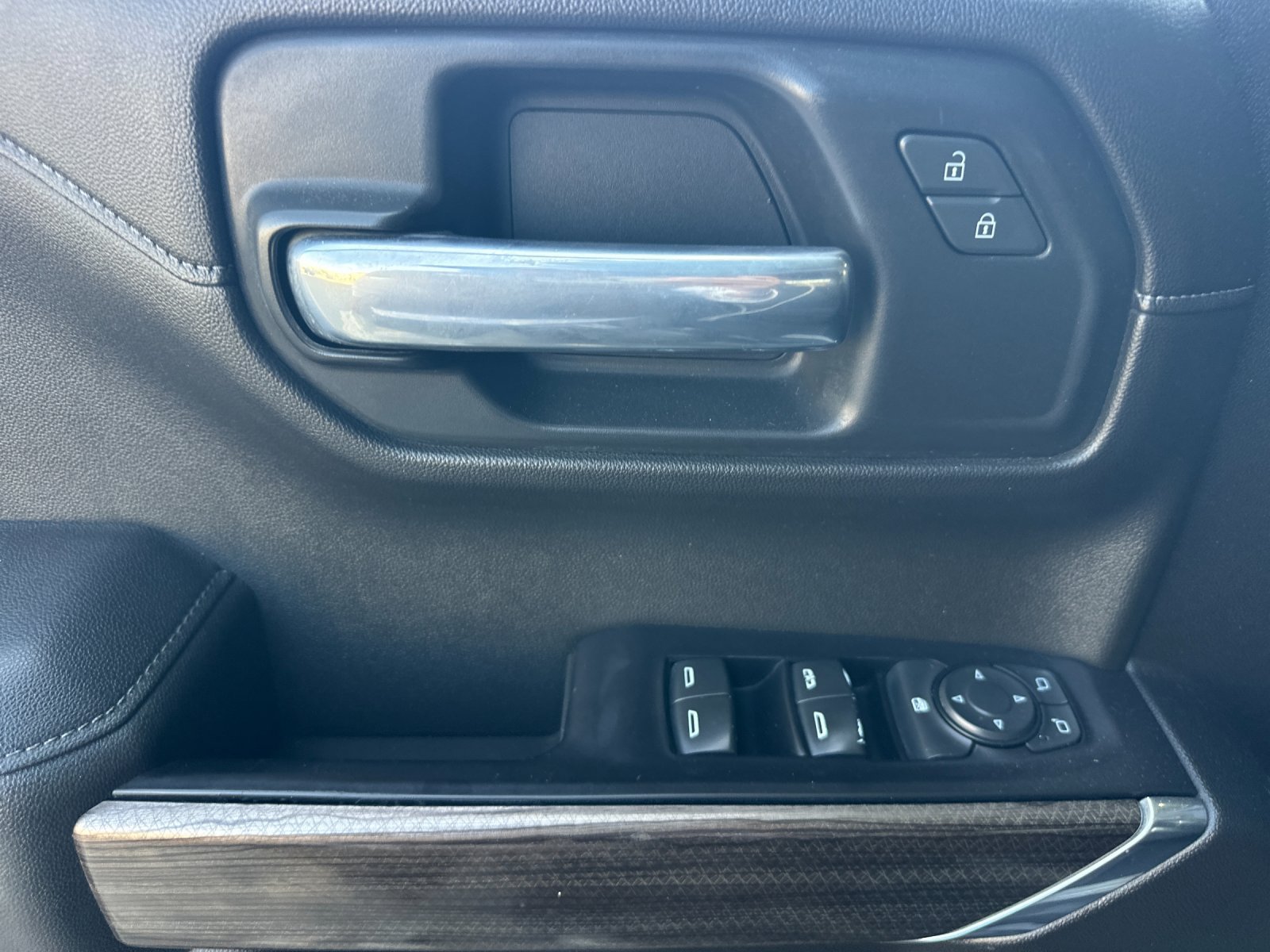 Used 2020 Chevrolet Silverado 1500 LT w/ All-Star Edition RWD image 11