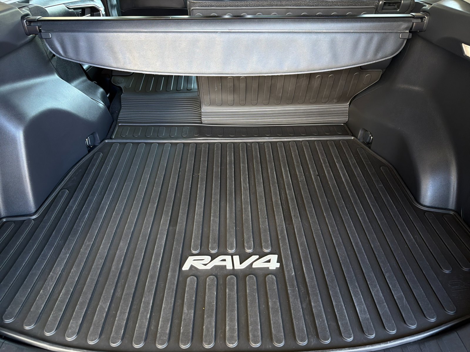 Used 2023 Toyota RAV4 XLE Premium FWD image 14