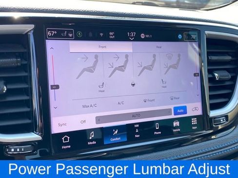 Used 2021 Chrysler Pacifica Touring-L image 14