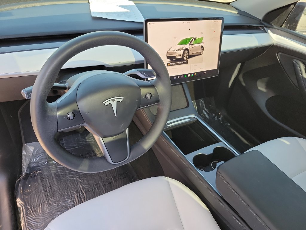 Used 2024 Tesla Model Y 2WD image 13