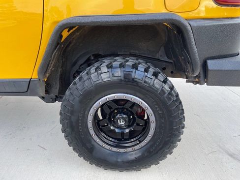 Used 2007 Toyota FJ Cruiser Base 4dr SUV 4WD (4L V6 6M) image 19