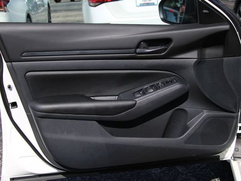 Certified 2025 Nissan Altima 2.5 S FWD image 11