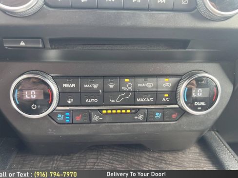 Used 2018 Ford Expedition Limited w/ Equipment Group 301A AWD/4WD image 27