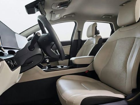 Certified 2024 Kia Sportage EX FWD image 12