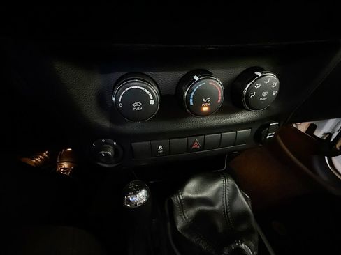 Used 2015 Jeep Wrangler Sport image 27