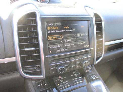 Used 2016 Porsche Cayenne image 16