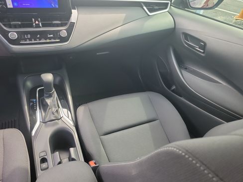 Used 2025 Toyota Corolla LE FWD image 18