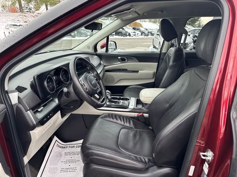 Used 2024 Kia Carnival LX image 10