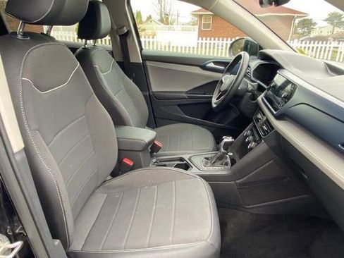 Used 2024 Volkswagen Taos SE image 16