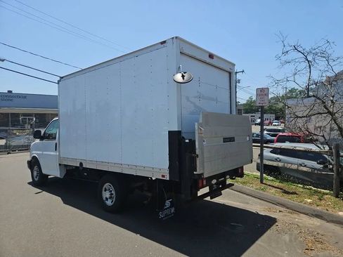 Used 2017 Chevrolet Express 3500 RWD image 10