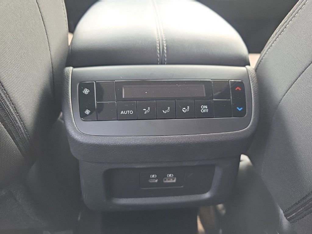 Used 2024 Nissan Pathfinder SV AWD/4WD image 31