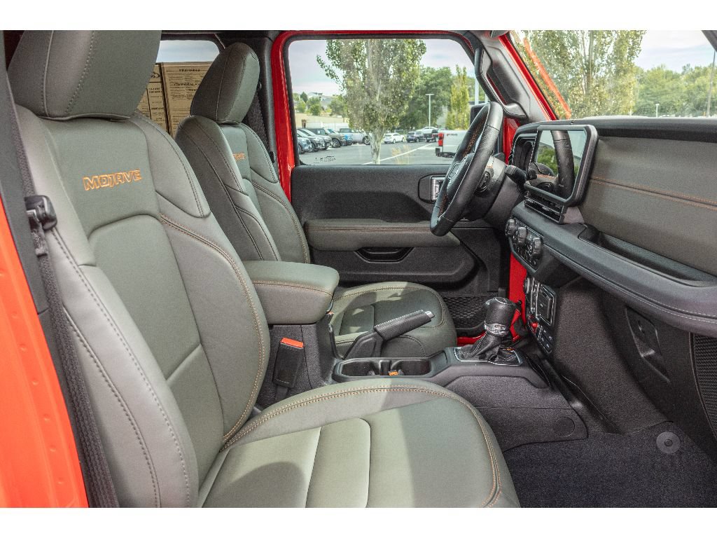 Used 2024 Jeep Gladiator Mojave AWD/4WD image 11