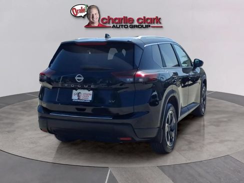 Used 2024 Nissan Rogue SV w/ SV Premium Package FWD image 5