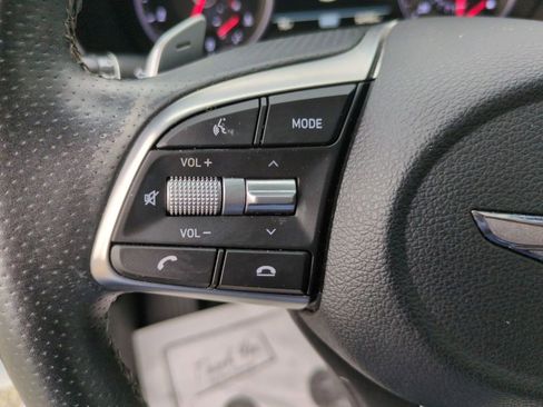 Used 2021 Genesis G70 2.0T RWD image 17