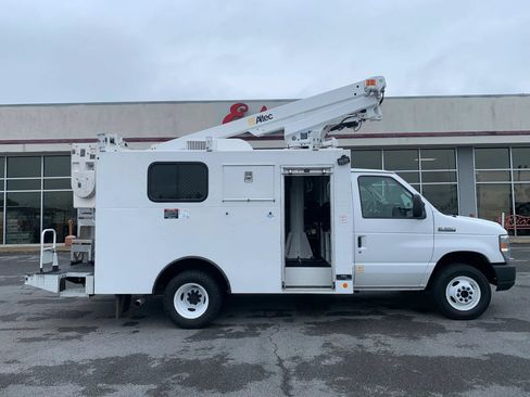 Used 2019 Ford E-350 and Econoline 350 Super Duty RWD image 23