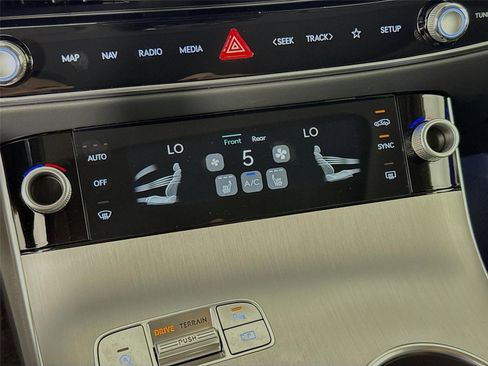 New 2026 Genesis GV70 2.5T Select AWD/4WD image 18