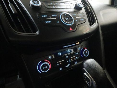 Used 2018 Ford Focus SE w/ SE Appearance Package FWD image 16