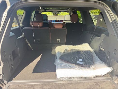 New 2025 Lincoln Navigator L Reserve image 16