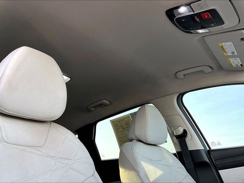 Used 2025 Hyundai Tucson SE image 22