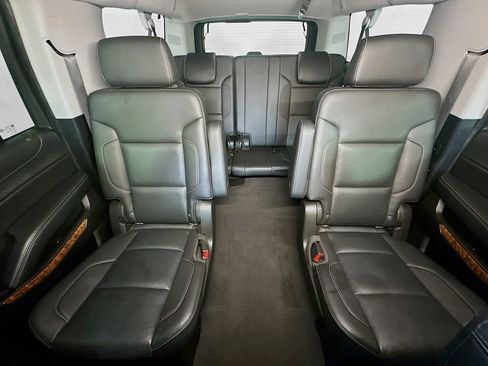 Used 2019 Chevrolet Suburban Premier image 13