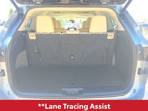 Used 2022 Toyota Highlander XLE image 12
