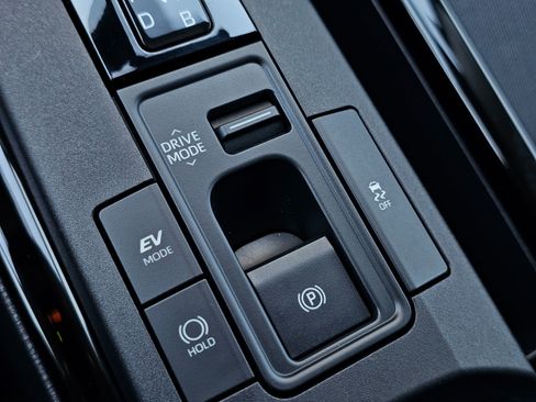 Used 2023 Toyota Prius LE image 37