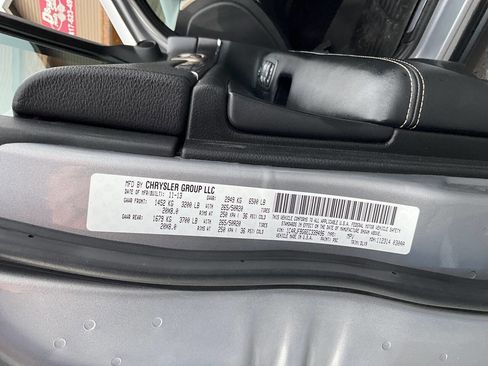 Used 2014 Jeep Grand Cherokee Limited w/ Luxury Group II image 18