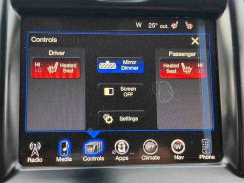 Used 2015 Chrysler 300 Limited image 39