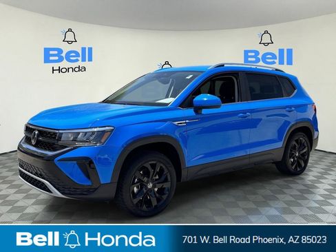 Used 2023 Volkswagen Taos SE w/ Black Wheel Package FWD image 1