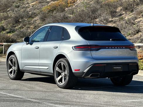 Certified 2024 Porsche Macan image 3